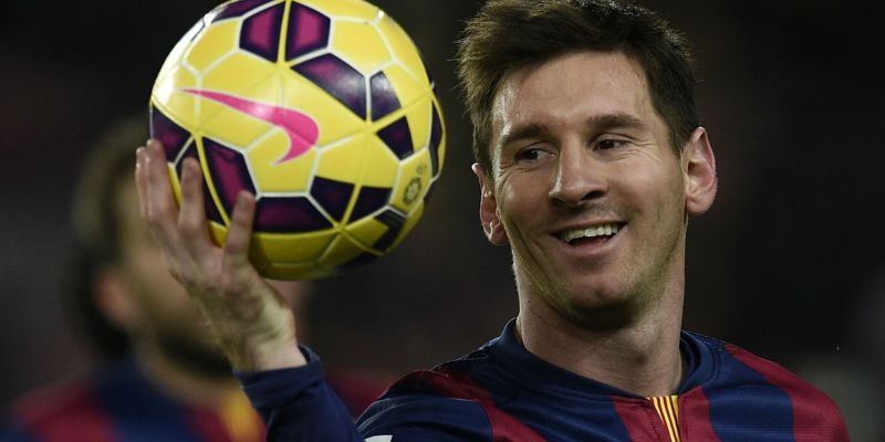 Messi đã hoàn thành Hat trick Quả bóng vàng khi 24 tuổi, trong màu áo Barcelona.